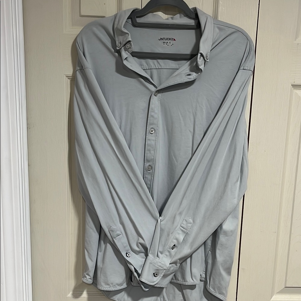 Untuckit soft chambray men’s shirt